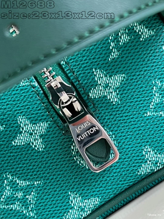 Cheap bag-23*13*12CM DOPP LOCKER KIT LOUIS VUITTON 0811